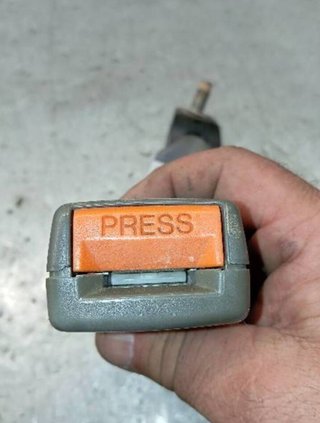 888420f000 enganche cinturón nissan terrano 43821