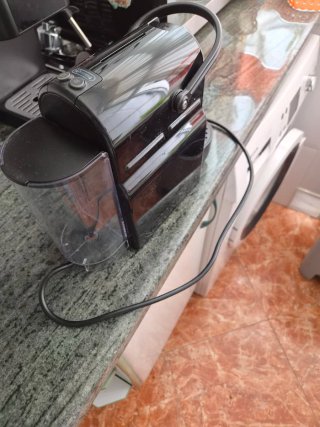 Cafetera Nespresso Negra