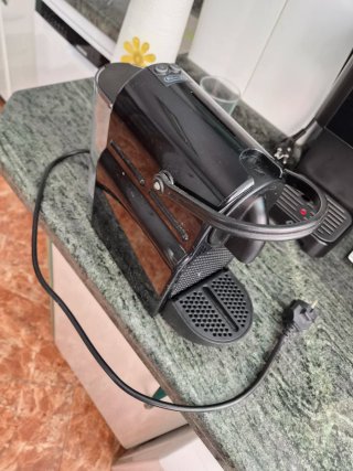 Cafetera Nespresso Negra