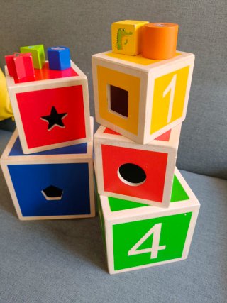 Cubi Montessori in legno impilabili