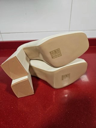Zapatos de tacón beige Talla 37