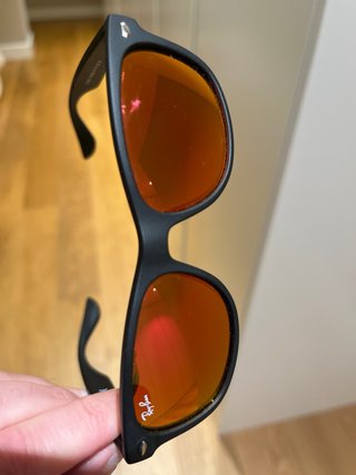 Gafas de sol Ray-Ban niño negras y rojas