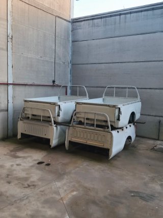 Cajas de Pick Up Blancas 2000 las 4. 1 -800€
