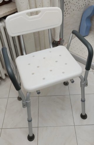 Sedia da bagno con schienale e braccioli