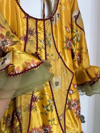 Vestido Flamenca Bordado Flores y volantes de tul