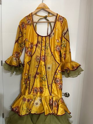 Vestido Flamenca Bordado Flores y volantes de tul