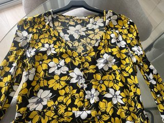 Vestido Mango floral negro y amarillo