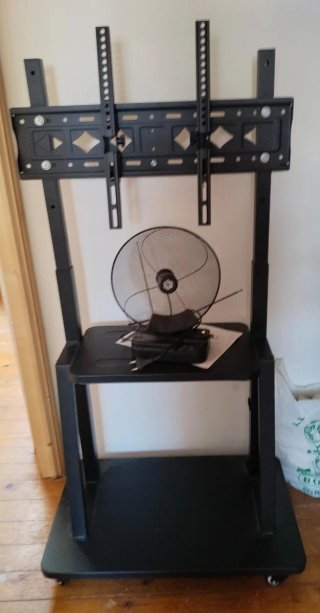 Soporte TV con ruedas metálico
