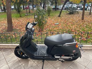 Moto Eléctrica NIU Negra Automática