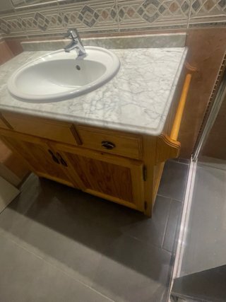 Mueble de baño pino 1m ancho mármol, con lavabo