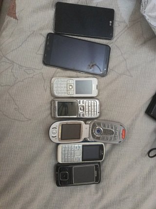Lotto di 7 cellulari LG, Motorola, Nokia