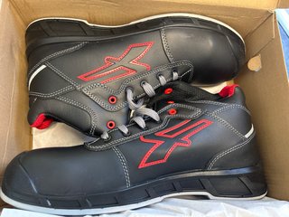Botas de seguridad U-Power negras y rojas