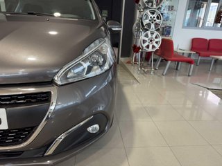 Peugeot 208 1.2L PureTech 82cv Signature