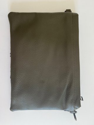 Pochette con ricami e paillettes