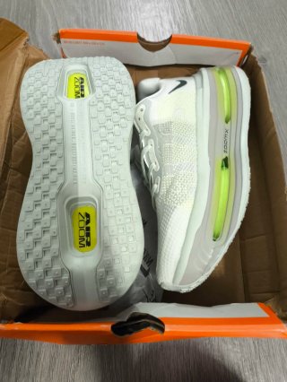 Nike Vomero Premium Talla 42