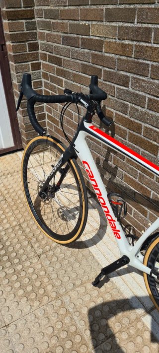 Bicicleta de carretera Cannondale Synapse.