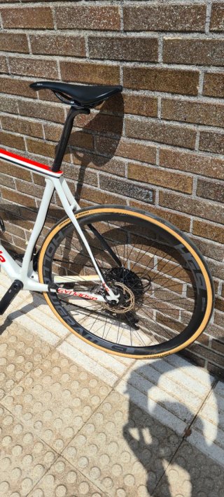Bicicleta de carretera Cannondale Synapse.