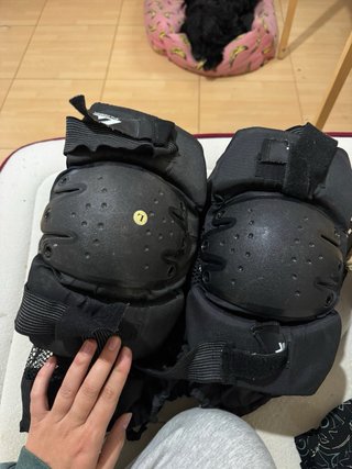 Guantes y rodilleras hockey línea