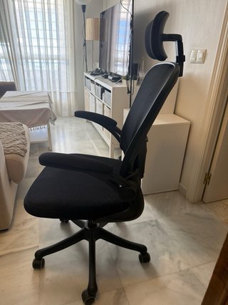 Silla de oficina ergonómica negra