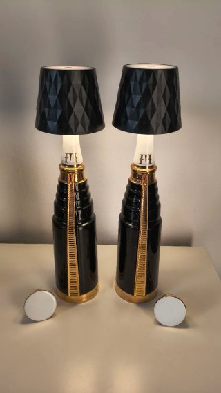 Coppia Lampade LED Nere con bottiglie Miradiva