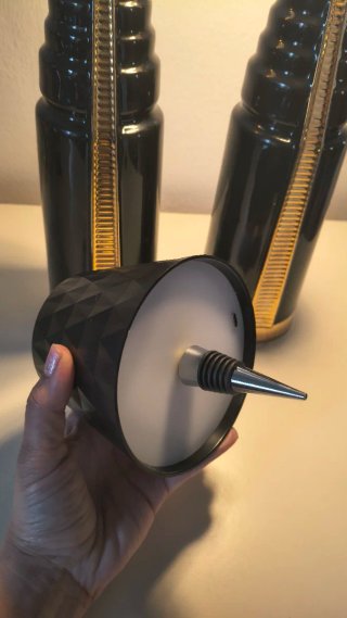 Coppia Lampade LED Nere con bottiglie Miradiva