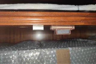 Mueble de madera marrón