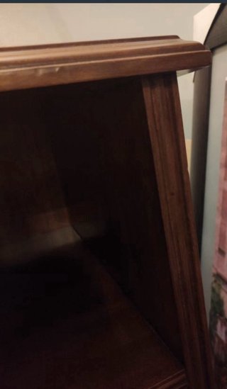 Mueble de madera marrón