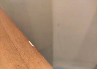 Mueble de madera marrón