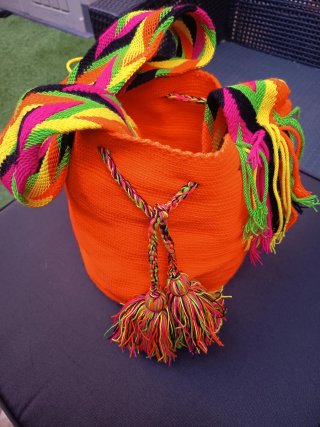 Mochila Wayúu artesanal multicolor