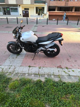 Yamaha FZ6 N Naked Blanca y Negra