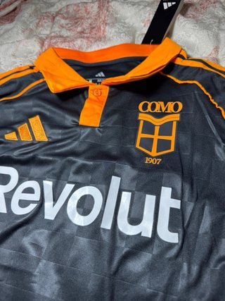 Camiseta Adidas COMO naranja y negra