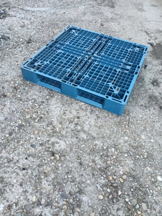 Palet de plástico azul muy resistentes
