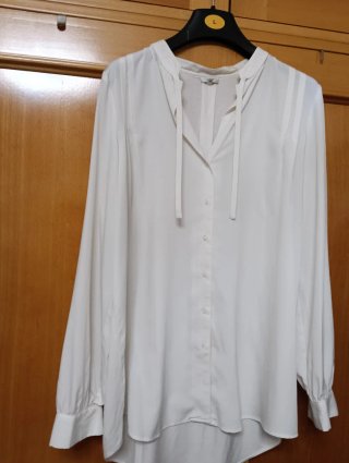 Lote pantalón amarillo y blusa.