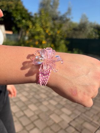 Collana con perline e fiore