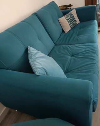 Sofá de tela color turquesa