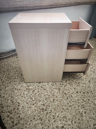 Cajonera de madera beige