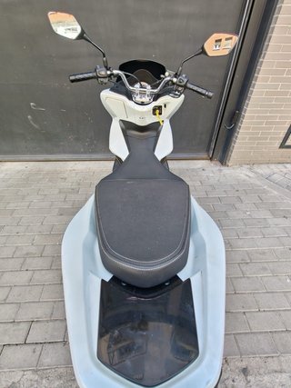 Honda PCX 125 Blanca - Maxi Scooter Automática