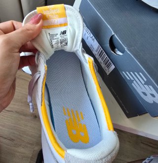 New Balance 327 Gris y Amarillo