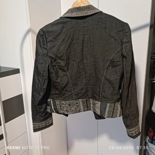 Chaqueta corta con estampado étnico