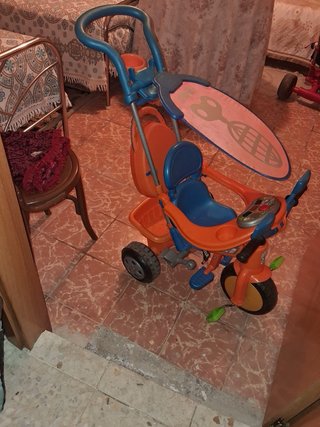 Triciclo infantil con toldo y manillar