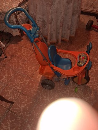 Triciclo infantil con toldo y manillar
