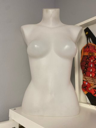 Busto maniquí plástico blanco