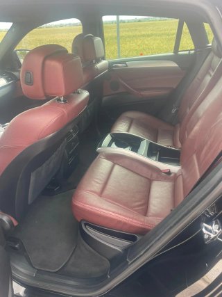 BMW X6 2011.