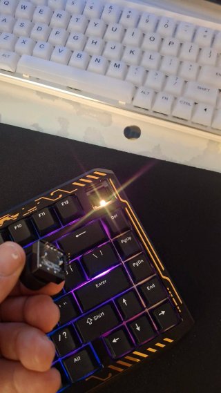 Teclado Mecánico Womier Era75 Negro/Dorado