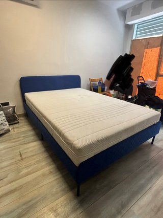 Cama 2 plazas Ikea azul mas colchon
