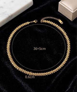 Collana girocollo in acciaio inox placcata oro