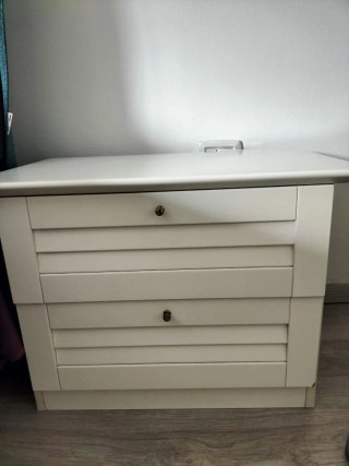 Armadio, mobile e 2 comodini.