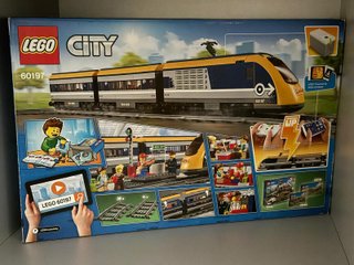 LEGO 60197 Tren de Pasajeros x2 unità complete