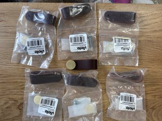 Pomos de cuero y latón.Son 7 unidades