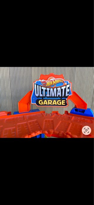 Pista Hot Wheels Ultimate Garage con dinosaurio